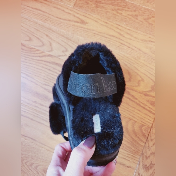 La Vie en Rose Black Fluffy Slippers - Picture 4 of 6